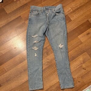 Levi’s Classic Light Blue Distressed Skinny Leg Jeans 26x28